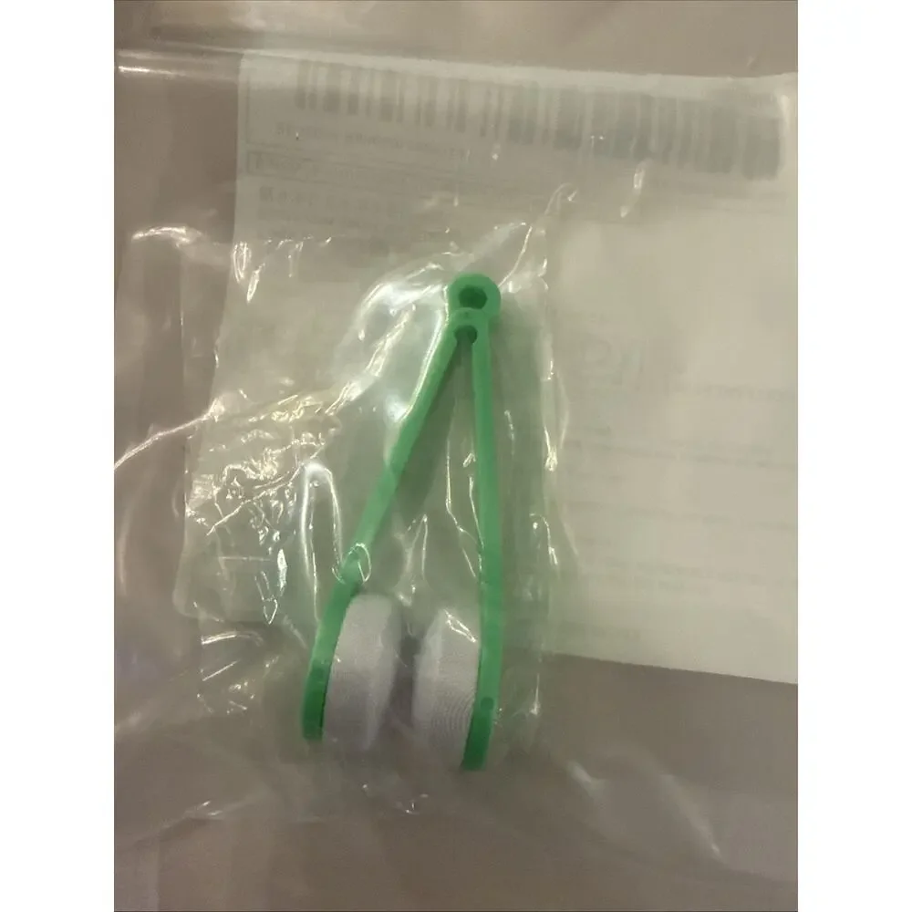 NWT Set of 5 Green & Red White Eyeglass Cleaning Tool Plastic Foam Lens Cleaners